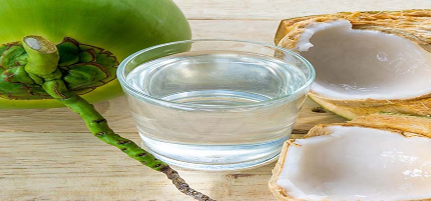 5 Manfaat Air Kelapa Muda Bagi Wajah, Wanita Wajib Tahu!