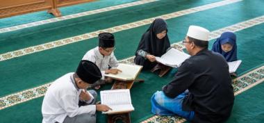 Manfaat Membaca Al Quran di Bulan Ramadhan: Kunci Kedamaian dan Pahala Berlipat