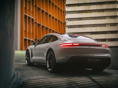 Strategi Layanan Pasca-Jualan Eksklusif dan Standar Kualiti Servis Lepas Jualan Porsche dalam Mengekalkan Nilai Jenama Elit