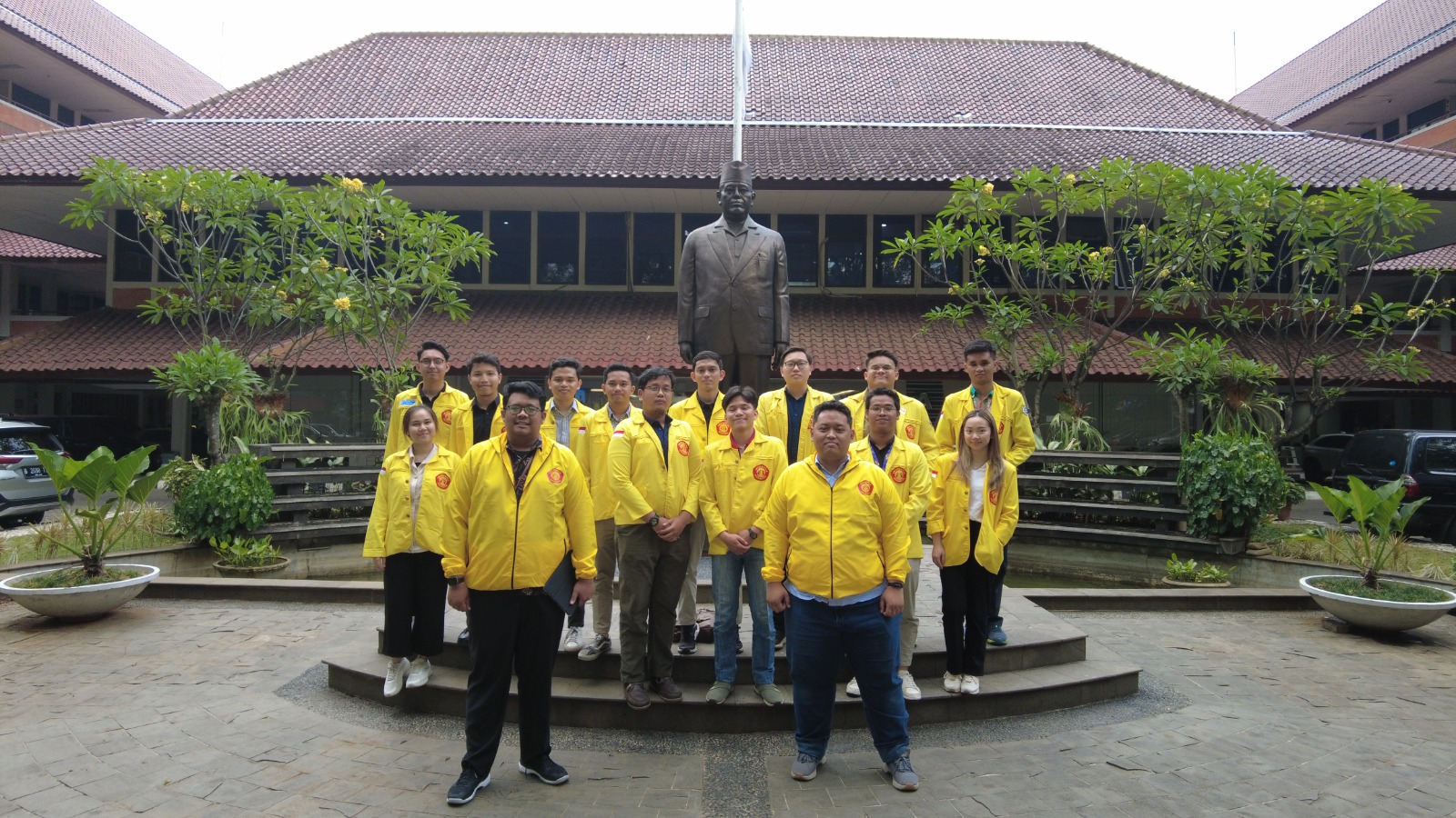 Fakultas Hukum Universitas Indonesia dalam Perspektif Hukum Nasional dan Internasional