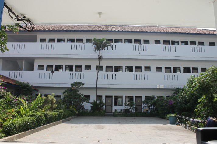 Mengajarkan Adab di Sekolah: Langkah Kecil untuk Perubahan Besar