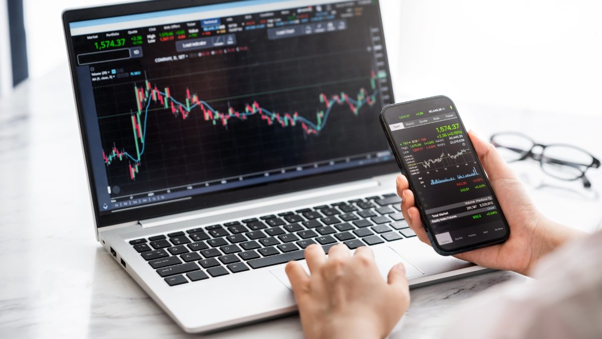 Promosi dan Strategi Efektif di Rajakomen.com untuk Review Broker Lokal