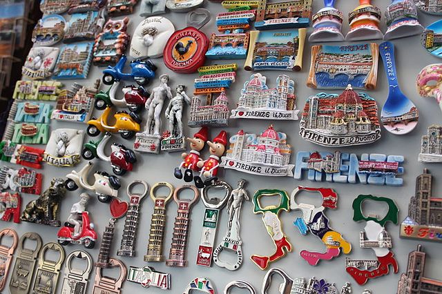 Bisnis Souvenir Unik dan Sosmed: Meningkatkan Visibilitas dan Penjualan Anda