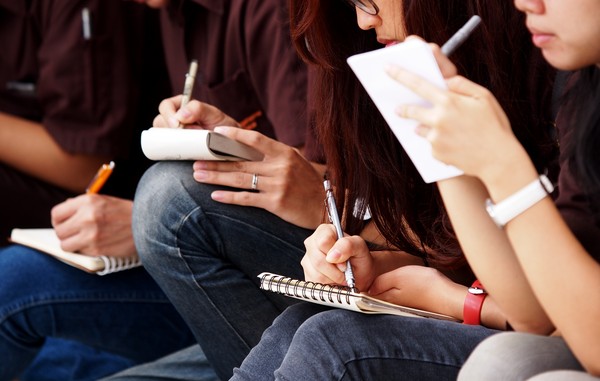 Organisasi Propaganda yang Terkait dengan Jargon: Meneliti Pengaruhnya dalam Dunia Politik