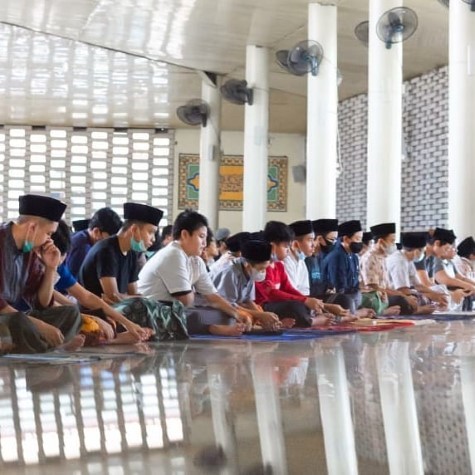 Mengapa Adab Lebih Penting dari Sekadar Prestasi Akademik?