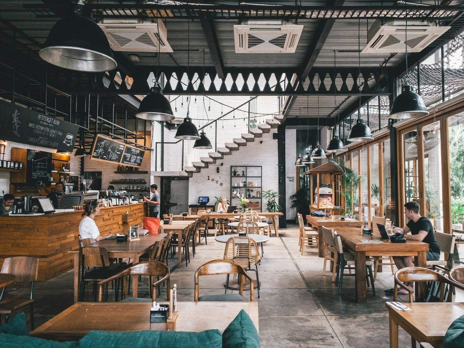 Meningkatkan Daya Tarik Kafe Anda dengan Promosi Efektif melalui rajakomen.com