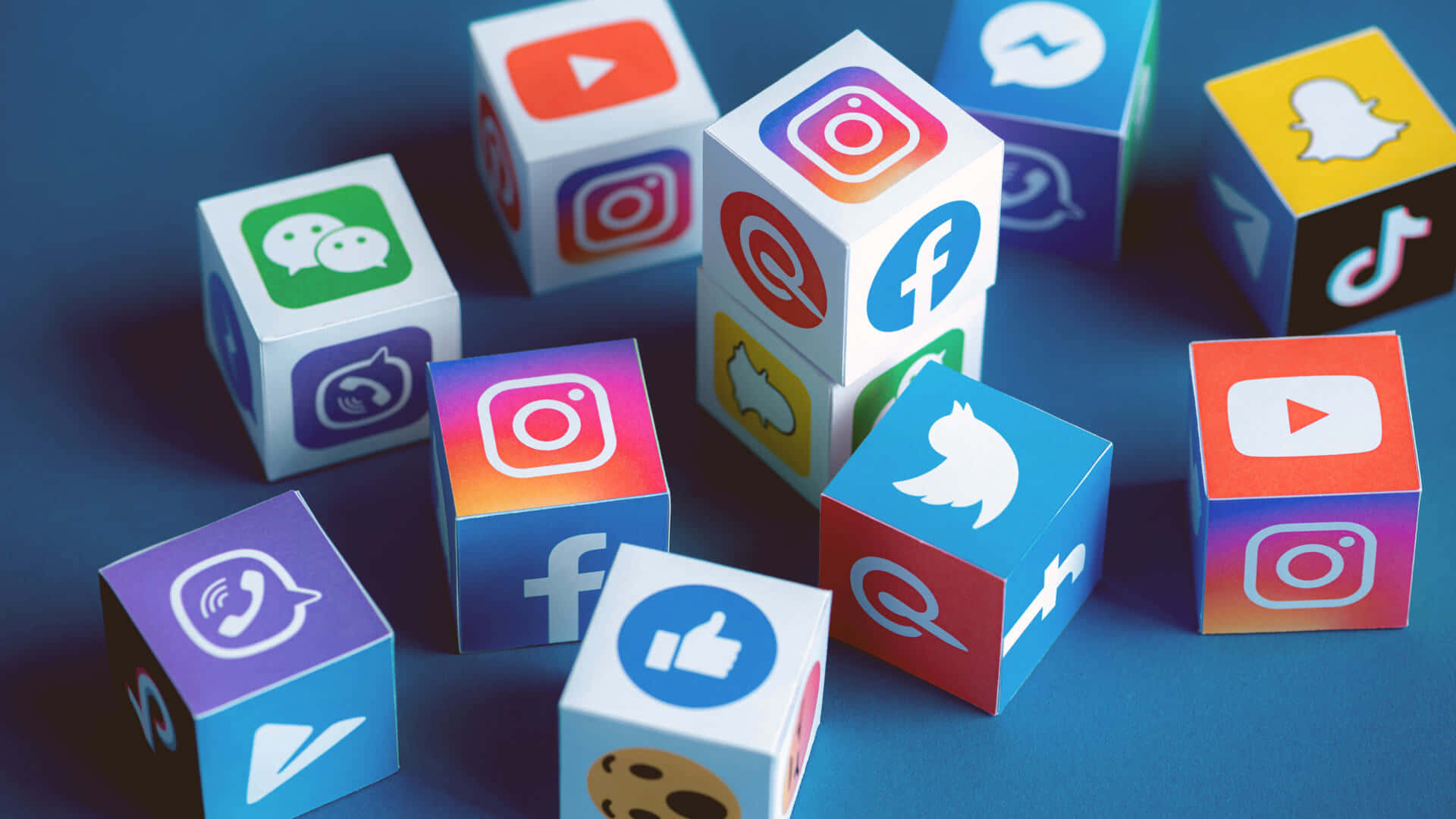 Panduan Memilih Platform Media Sosial yang Tepat untuk Bisnis Anda Bersama Jasa Social Media Management dari Rajakomen.com