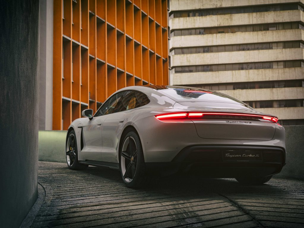 Strategi Layanan Pasca-Jualan Eksklusif dan Standar Kualiti Servis Lepas Jualan Porsche dalam Mengekalkan Nilai Jenama Elit