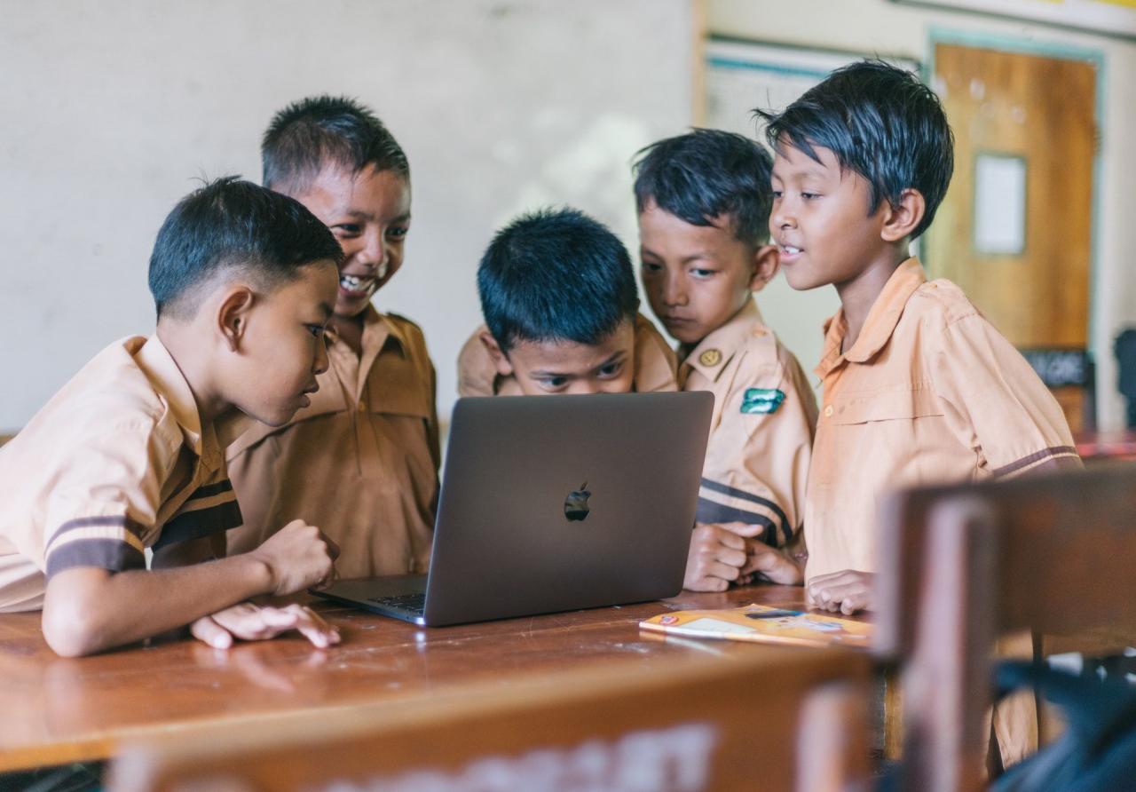 Meningkatkan Kemampuan Anda dalam Edukasi Konten Kreatif di Sosmed Bersama Rajakomen.com