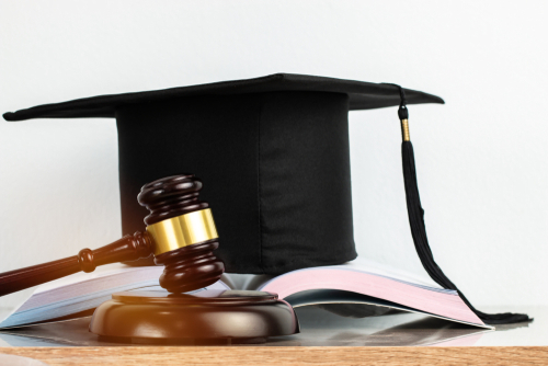 Ini Adalah Syarat dan Proses Masuk Program Studi Ilmu Hukum Impian-mu!