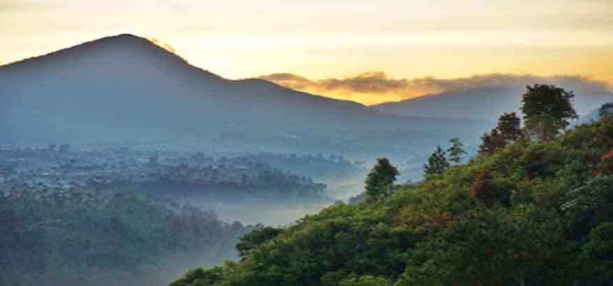 Serunya Selfie di Tebing Keraton Bandung