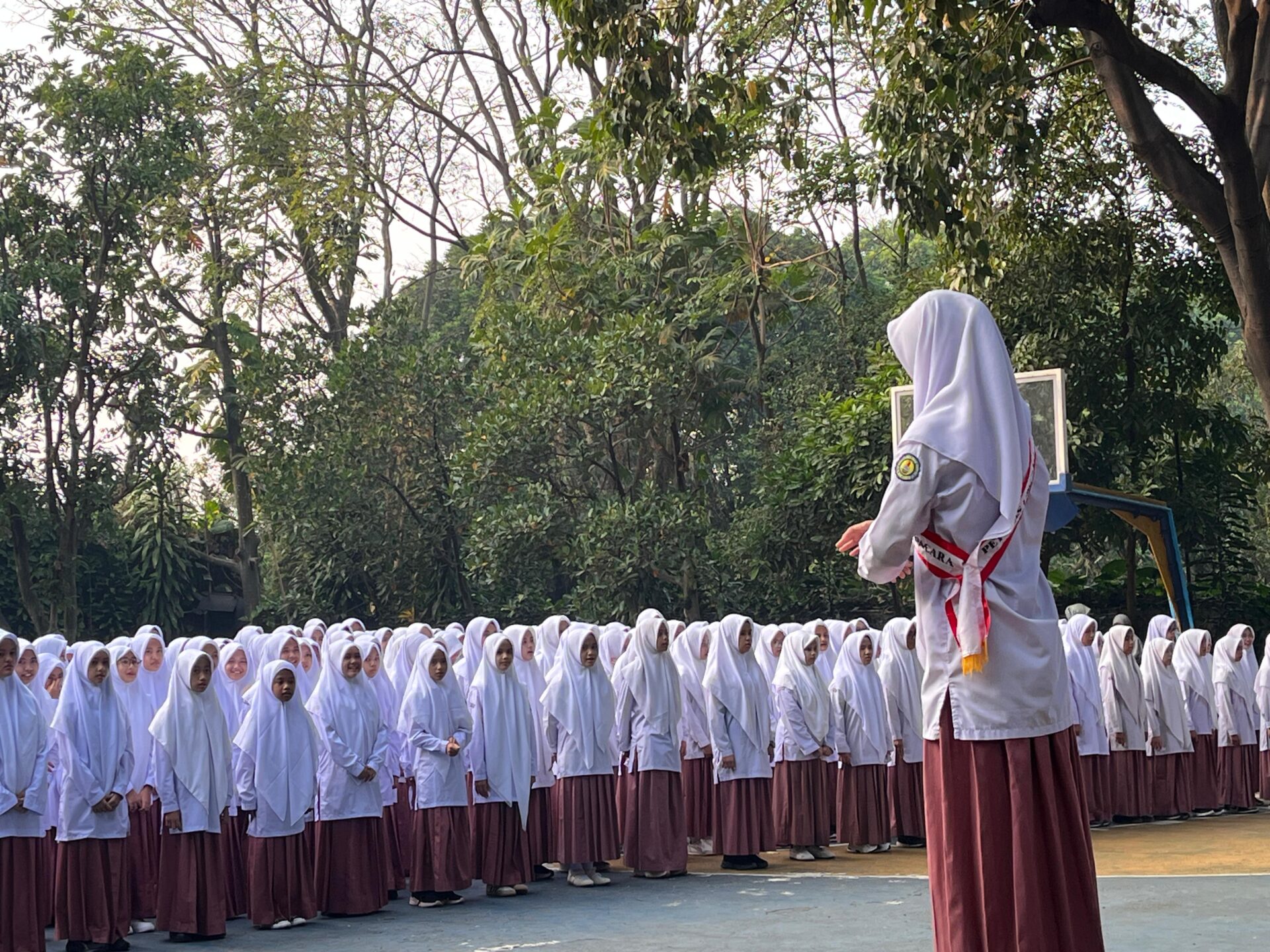 Seragam Putih Abu-Abu Bukan Alasan Buat Lemah: Kobarkan Nyali Pejuang di Sekolah!